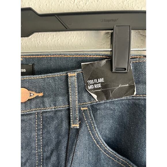 Express Woman Mid Rise Dark Wash Back Center Seam '70s Flare Jeans, Size… - Picture 6 of 10